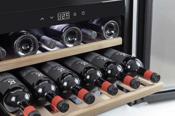 Встраиваемый винный шкаф Caso WineSafe 18 EB Black в магазине «На диване» в Хабаровске  — Выгодная цена